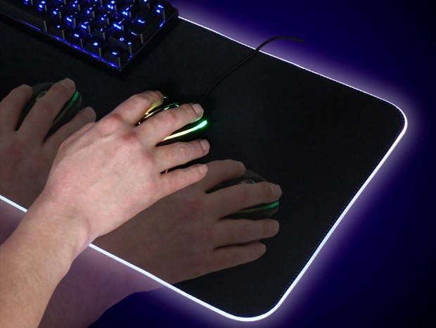 RACEN、RGB LED縁取りで幅800mmの大判サイズのゲーミングマウスパッド