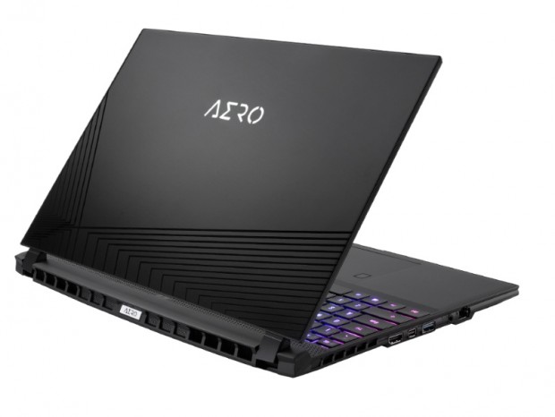 15.6型4K有機ELパネル採用、GIGABYTE「AERO 15 OLED」にカメラ系量販専売モデル