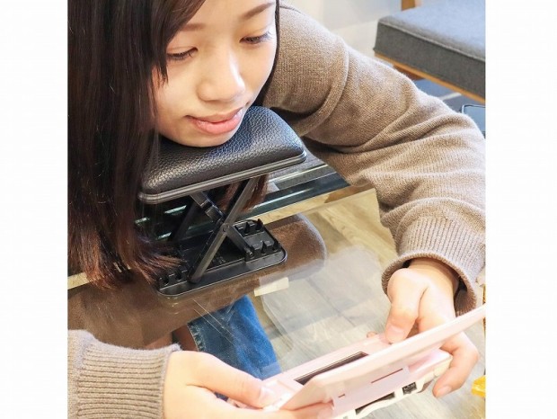 お行儀悪いけど楽ちん。ぐーたらプレイにピッタリな「ダラダラピロ～」がサンコーから