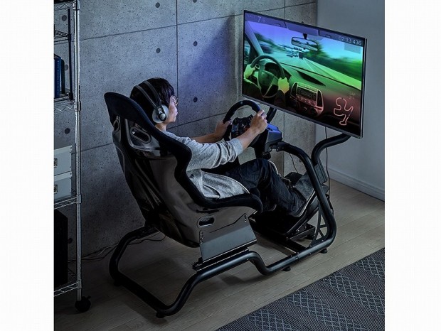 サンワダイレクト、臨場感あふれるレーシングコクピット＆専用アームセットを発売