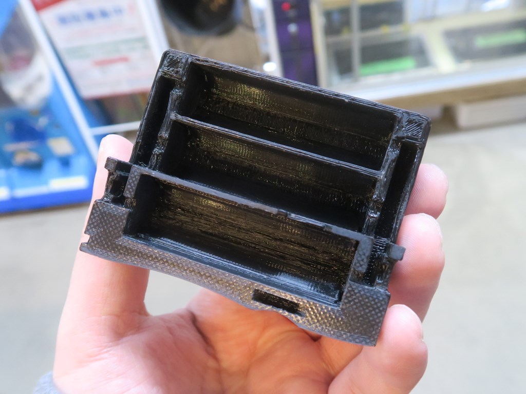 IPS液晶化したワンダースワンカラー向け。3倍の電池が使える「WSColor大容量電池ケース」 - エルミタージュ秋葉原