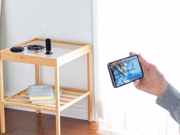 サンワダイレクト、最大8m先から視聴できるスマホ向けのワイヤレスワンセグチューナー発売
