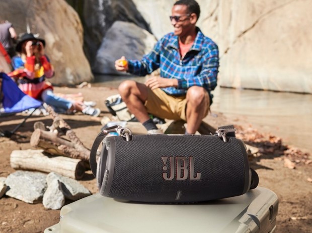50W出力のアンプ内蔵、バッグのように持ち歩くポータブルスピーカー「JBL XTREME 3」