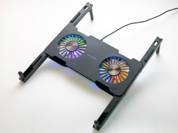 コンパクトに折りたたんで持ち運べるデュアルファンノートPCクーラーが上海問屋から