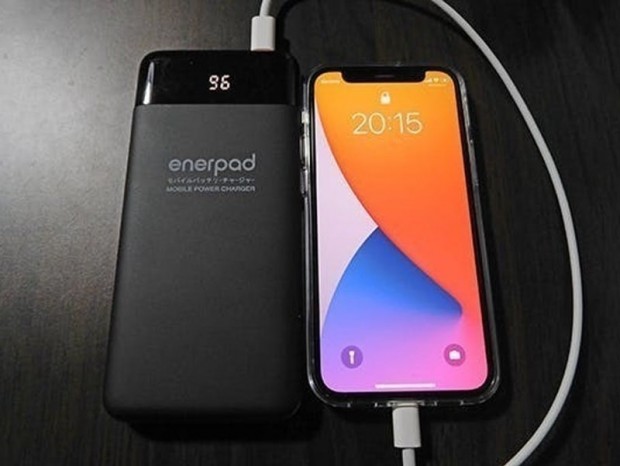 Lightningケーブルで充電できる、18W PD対応のiPhone向けバッテリー「enerpad Q-910」