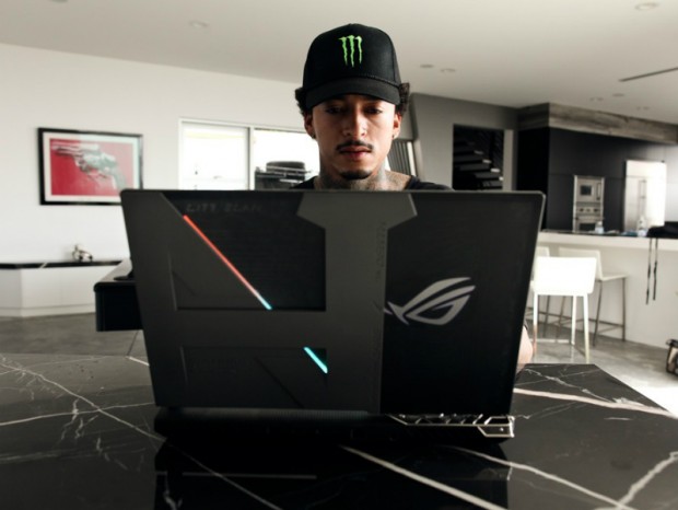 ASUS ROG、プロスケートボーダーNyjah Huston氏向けコンセプトモデル開発