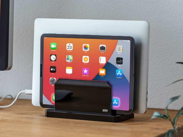 スマホ・タブレットも同時に設置できるノートPCスタンドがサンワサプライから