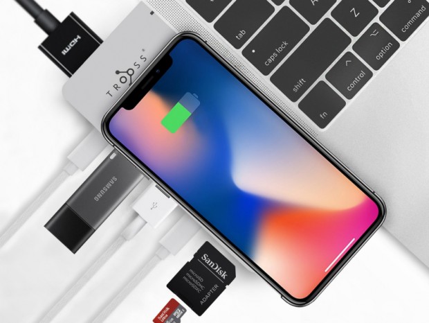 ワイヤレス充電機能も備えたMacBook専用8in1マルチポートハブ「Trooss」