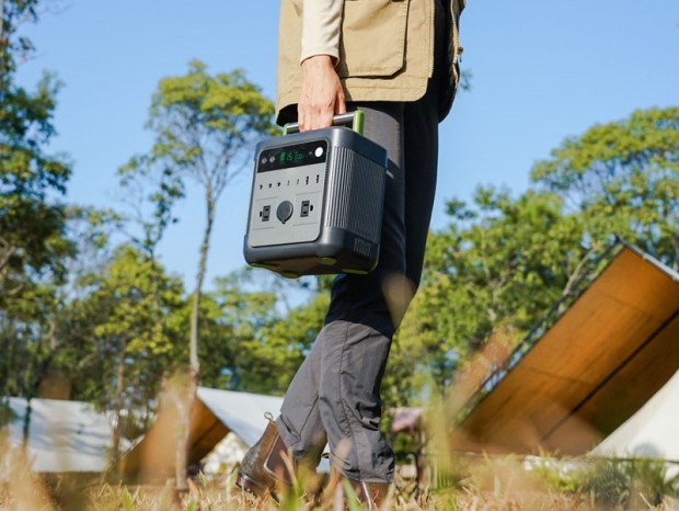 アウトドア最大2日分の電力がまかなえる軽量ポータブル電源、ZENDURE「SuperBase500」