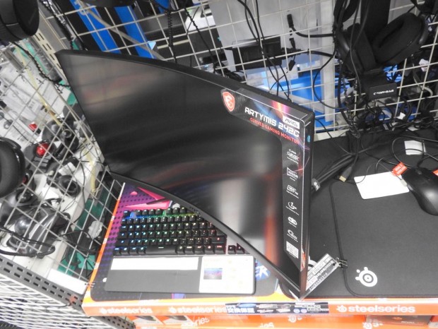 MSI カーブ型ディスプレイ 本体 MSI，きついカーブのついた34インチ湾曲型液晶ディスプレイ「MPG