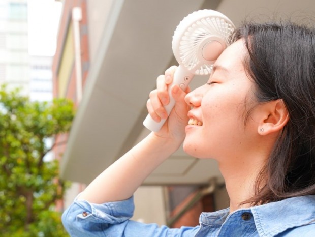 ペルチェ式冷却プレートが一体化したハンディ扇風機「ピタファン」がサンコーから