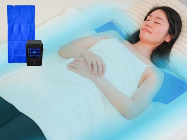 冷風扇で冷やした水を循環させる「水が流れる冷感ひんやりマット」がサンコーから