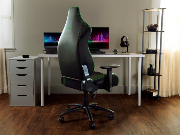 高密度フォームと多層合成皮革を採用するゲーミングチェア「Razer