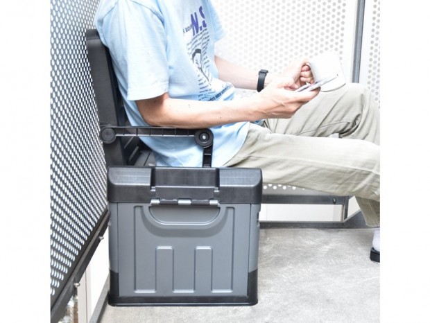 頑丈設計 背もたれ付きの座れるベランダ収納 イスノ物置 がサンコーから エルミタージュ秋葉原