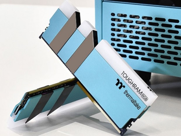 Thermaltake、DDR4 OCメモリ「TOUGHRAM RGB」に新色ターコイズブルー追加