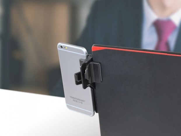 ノートPCにスマホを取り付けられるクリップ式ホルダーがセンチュリーから