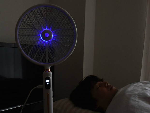 退治数がわかる電撃ラケット、サンコー「撃墜カウンター付蚊ミナリラケット」
