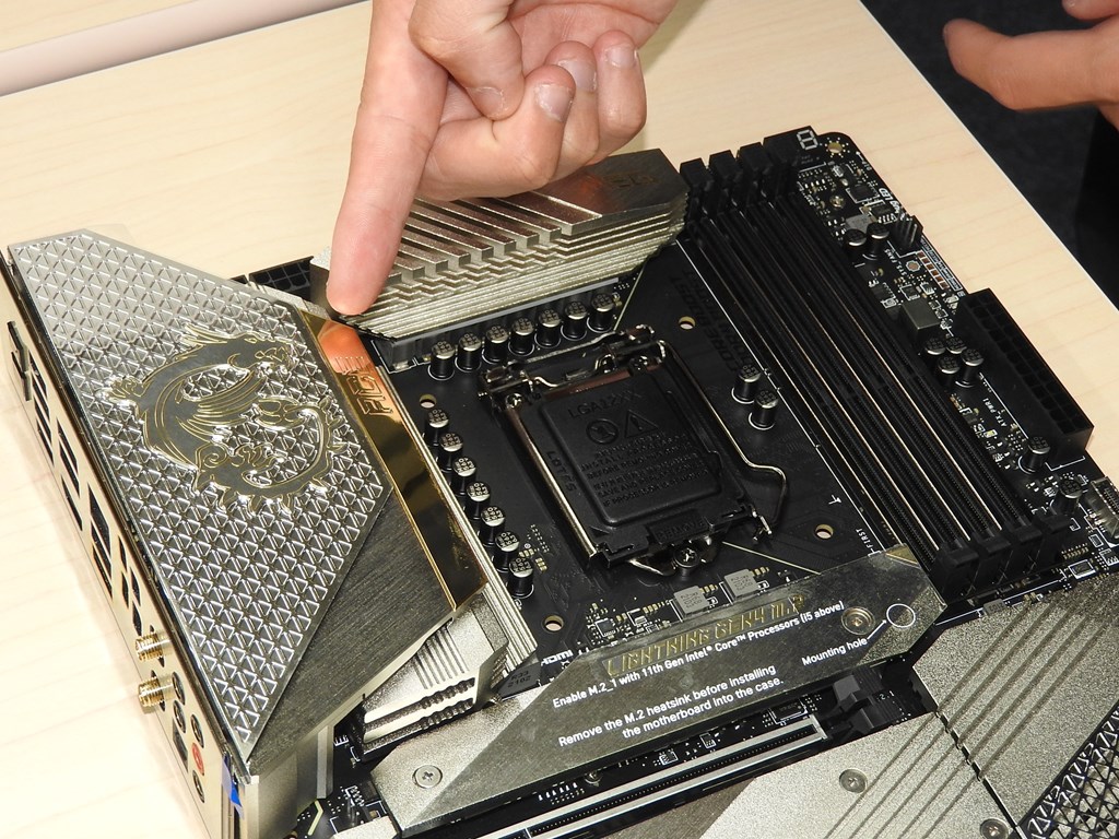 Z590 マザーボード & Intel Core i9-10900K Z590 マザーボード & Intel Core i9-10900K 夢を叶えるときが来た