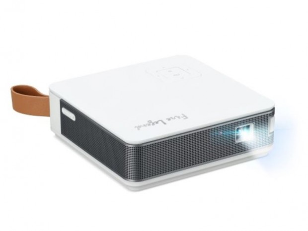 エイサー、スマホの縦長コンテンツをキレイに投写できる軽量モバイルプロジェクター発売