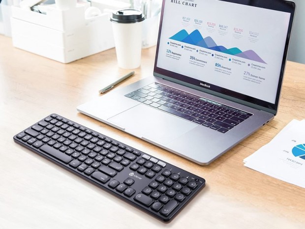 iClever、最大3台と同時接続できるMac/iOS向けワイヤレスキーボード「IC-BK24」