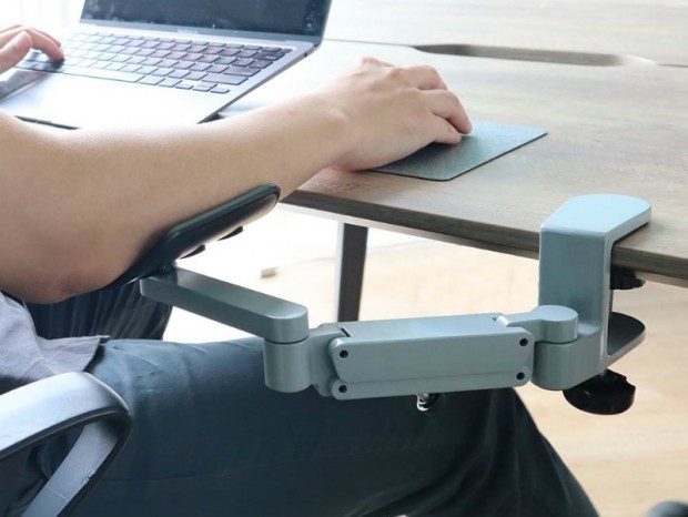 3軸構造で滑らかに動く サンコー パソコン作業をサポートする 腕ラクアーム 発売 エルミタージュ秋葉原