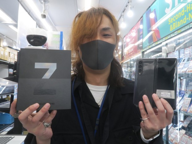 とりんどる様　スマートフォン本体　3台おまとめ FCNT PB3S0000JP SIMフリースマートフォン らくらく