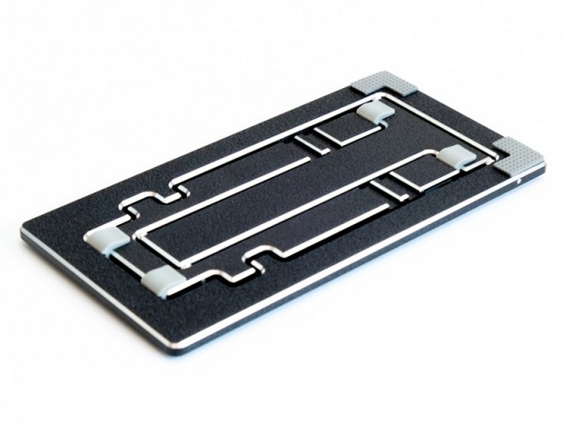 厚さ3.6mmで携帯できるアルミ合金製のスマホスタンドが上海問屋から