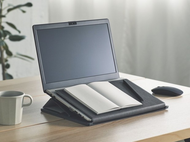 コクヨ、ノートPC上に筆記台を展開できる「スライドボード付きノートPCスタンド」発売