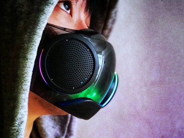 RGBイルミとアクティブ換気を備える“ゲーミングマスク”「Razer Zephyr」が発売