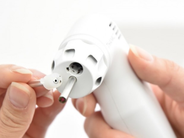 スマホ画面で見ながら掃除、そのまま吸引できる「耳かき掃除機」がサンコーから