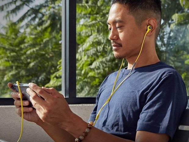 HyperX、モバイルゲーマー向けゲーミングヘッドホン「Cloud Earbuds」に新色イエロー