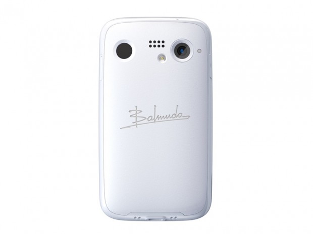 デザイン家電のバルミューダ、小さな4.9インチの5Gスマホ「BALMUDA Phone」を発表