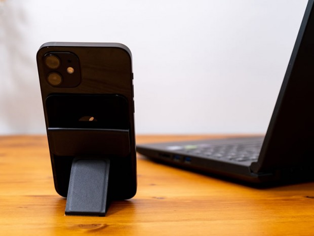 スマホリングにもなるMagSafe対応機種用スタンドウォレットが上海問屋から