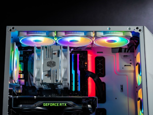 Cooler Master、白い120mmデュアルループARGBファンの3個セットモデル発売
