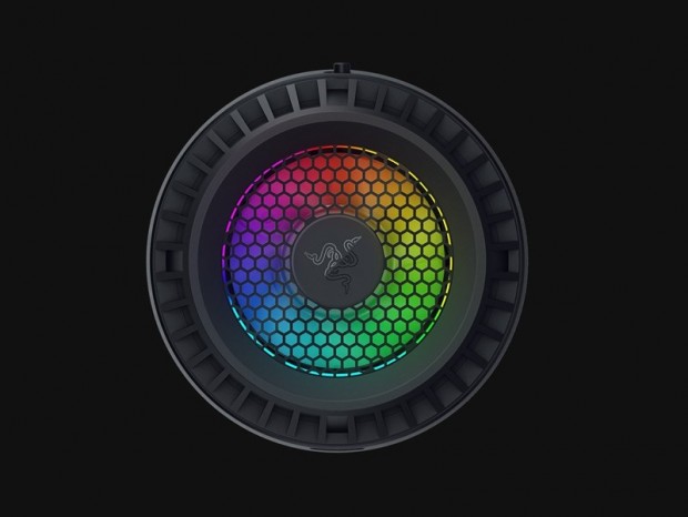 Razer、iPhoneにペタリ貼り付くMagSafe対応クーラー「Razer Phone Cooler Chroma」