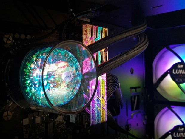星雲をイメージしたオールインワン型水冷ユニット、In Win「Nebula NR」シリーズ