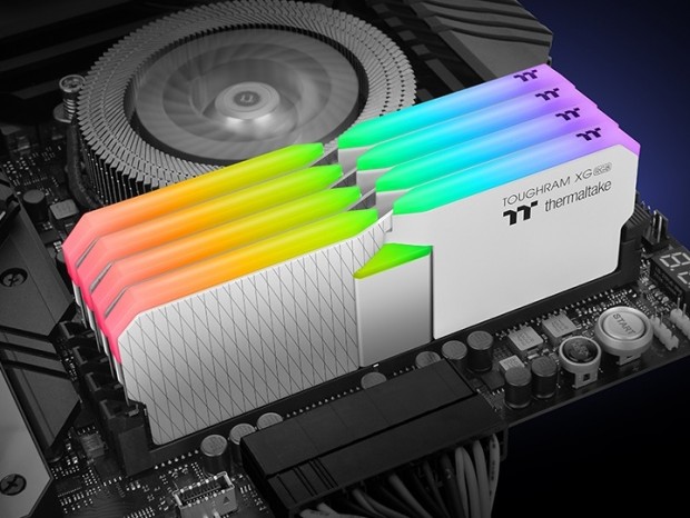 XデザインのARGBメモリ、Thermaltake「TOUGHRAM XG RGB」に新色ホワイト追加