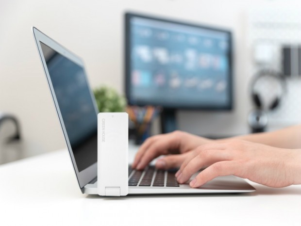 グリーンハウス docomo/auのmicroSIM対応 LTE USBドングル GH-UDG-MCLTE2C-WH : グリーンハウス docomo⁄auのmicroSIM対応 LTE USB