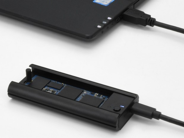 ヒートシンク付きM.2 SSDをそのまま変換できるUSBアダプタ、センチュリー「裸族の頭 M.2 SSD」