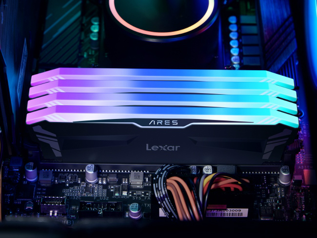 ARGB LEDヒートシンク搭載のOC DDR4メモリ、Lexar「ARES RGB DDR4