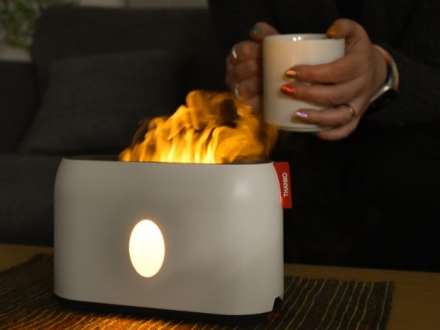 サンコー、卓上で焚き火気分が味わえる「ミストでTAKIBI」発売
