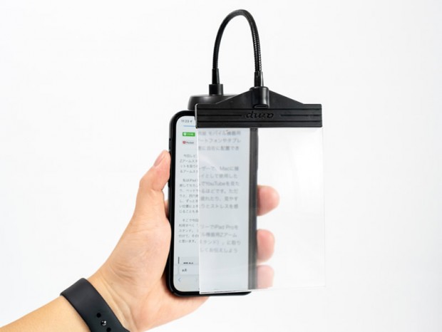 スマホの文字が見やすくなる、片手で使えるクリップ固定式スマホ拡大鏡が上海問屋から