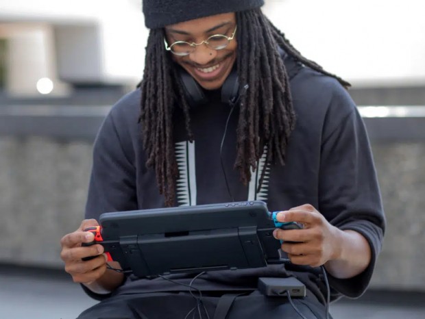 Nintendo Switchを大画面化できるモバイル液晶ディスプレイ「ORION」
