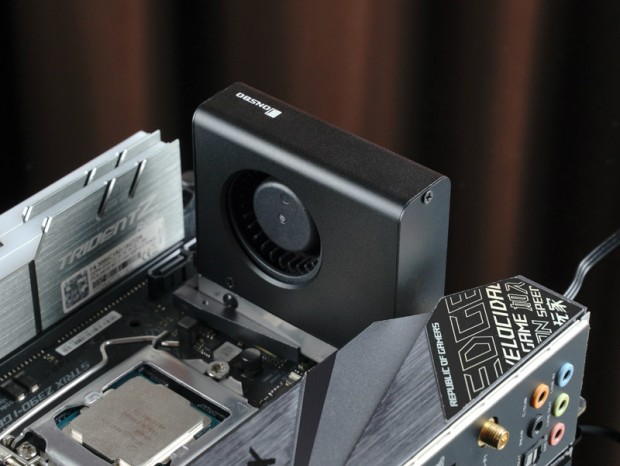 シロッコファンを搭載したJONSBOの大型M.2 SSDクーラー国内発売確定
