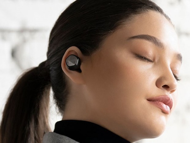 Astell&Kernから初の完全ワイヤレスイヤホン「AK UW100」が登場。価格は約4万円
