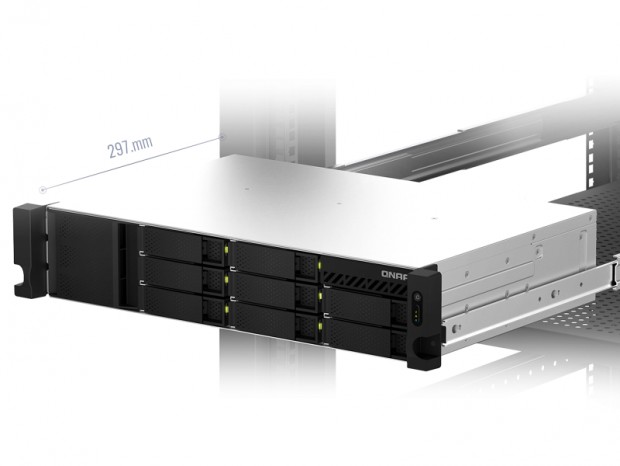 奥行き300mmを切るコンパクトなラックマウントNAS、QNAP「TS-873AeU