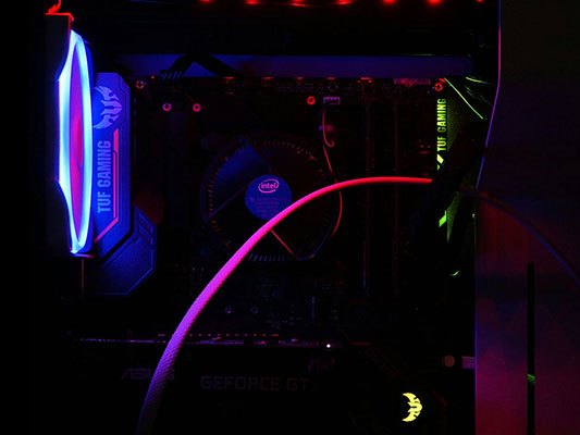 エアリア、LEDイルミネーションに映えるホワイトメッシュのSATAケーブル計6種