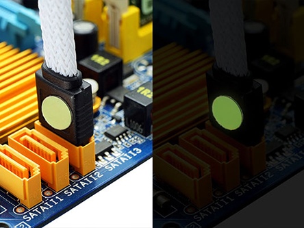 エアリア、LEDイルミネーションに映えるホワイトメッシュのSATAケーブル計6種
