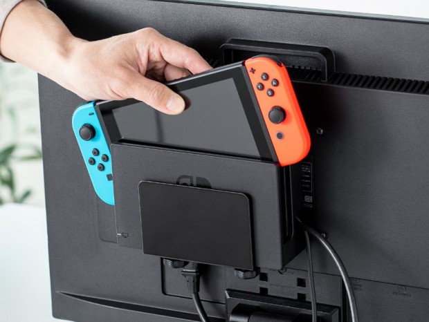 Nintendo Switchや外付けHDDをディスプレイ背面に設置できるVESAホルダー