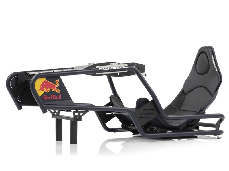 PLAYSEAT製レーシングコクピット